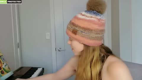 Snapshot of rose77782 chatting on February 10, 2025, 8:21 pm rose77782 online show from February 10, 2025, 8:21 pm