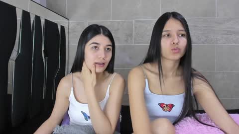 Snapshot of roseandmiah chatting on December 18, 2024, 7:26 am Rose y Miah online show from December 18, 2024, 7:26 am