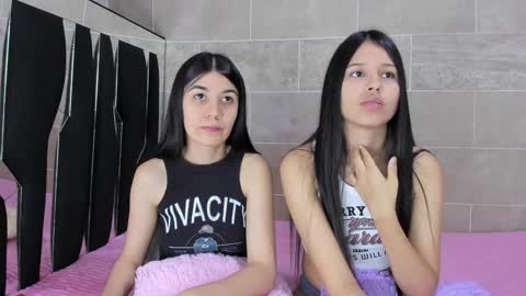 Snapshot of roseandmiah chatting on January 19, 2025, 7:04 am Rose y Miah online show from January 19, 2025, 7:04 am