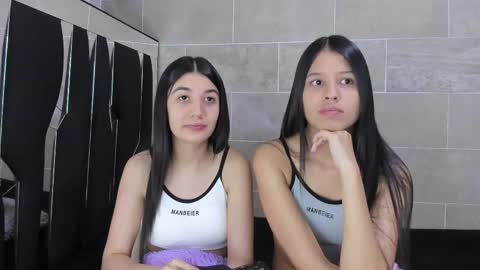 Snapshot of roseandmiah chatting on February 17, 2025, 6:31 am Rose y Miah online show from February 17, 2025, 6:31 am