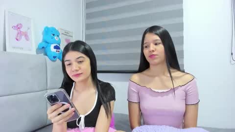 Snapshot of roseandmiah chatting on September 26, 2025, 5:33 am Rose y Miah online show from September 26, 2025, 5:33 am