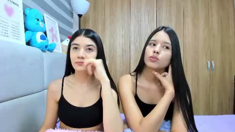Snapshot of roseandmiah chatting on June 16, 2026, 2:25 am Rose y Miah online show from June 16, 2026, 2:25 am