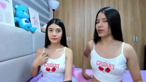Snapshot of roseandmiah chatting on June 17, 2026, 3:09 am Rose y Miah online show from June 17, 2026, 3:09 am