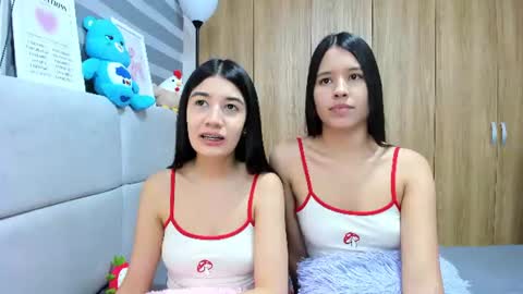Snapshot of roseandmiah chatting on June 19, 2026, 3:11 am Rose y Miah online show from June 19, 2026, 3:11 am