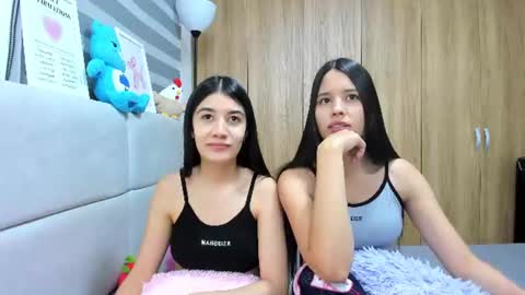 Snapshot of roseandmiah chatting on June 21, 2026, 5:54 am Rose y Miah online show from June 21, 2026, 5:54 am