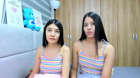 Snapshot of roseandmiah chatting on June 23, 2026, 3:59 am Rose y Miah online show from June 23, 2026, 3:59 am
