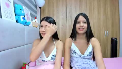 Snapshot of roseandmiah chatting on July 11, 2026, 4:26 am Rose y Miah online show from July 11, 2026, 4:26 am