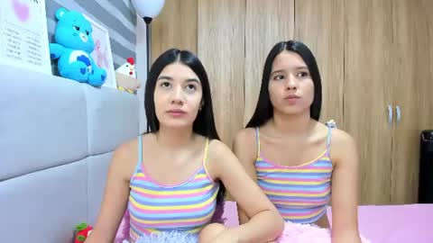 Snapshot of roseandmiah chatting on July 13, 2026, 3:20 am Rose y Miah online show from July 13, 2026, 3:20 am