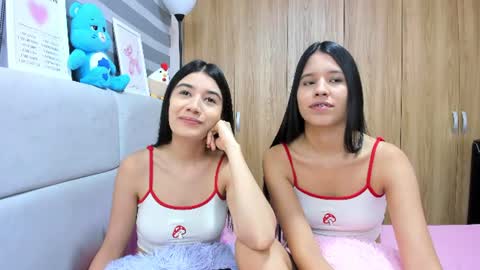 Snapshot of roseandmiah chatting on July 15, 2026, 4:18 am Rose y Miah online show from July 15, 2026, 4:18 am