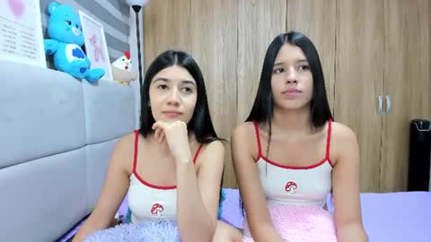 Snapshot of roseandmiah chatting on July 19, 2026, 3:32 am Rose y Miah online show from July 19, 2026, 3:32 am