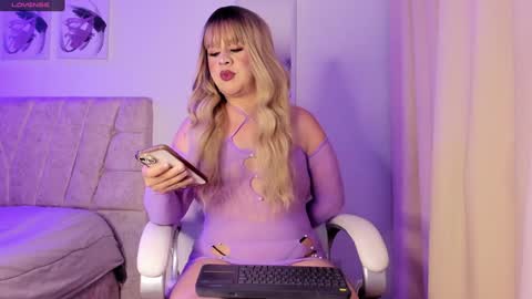 Snapshot of roseanne_park chatting on January 21, 2025, 11:24 pm online show from January 21, 2025, 11:24 pm