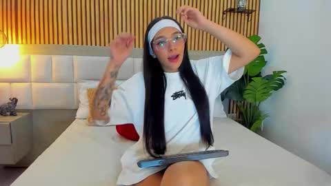 roseaurora online show from November 10, 2025, 12:37 pm