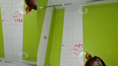 Snapshot of roseblanche2k chatting on February 28, 2025, 2:42 am Florin online show from February 28, 2025, 2:42 am