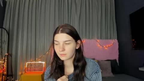 Snapshot of roseblanche2k chatting on December 3, 2025, 11:03 pm Florin online show from December 3, 2025, 11:03 pm