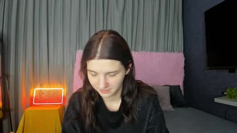 Snapshot of roseblanche2k chatting on December 4, 2025, 6:38 pm Florin online show from December 4, 2025, 6:38 pm