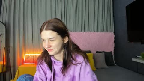 Snapshot of roseblanche2k chatting on December 14, 2025, 12:05 am Florin online show from December 14, 2025, 12:05 am