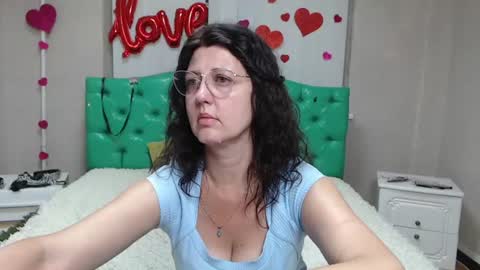 Snapshot of rosehille chatting on July 7, 2026, 8:35 pm RoseHille online show from July 7, 2026, 8:35 pm