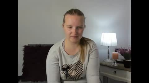 Snapshot of rosehypnotic chatting on April 17, 2026, 5:27 pm Rose online show from April 17, 2026, 5:27 pm