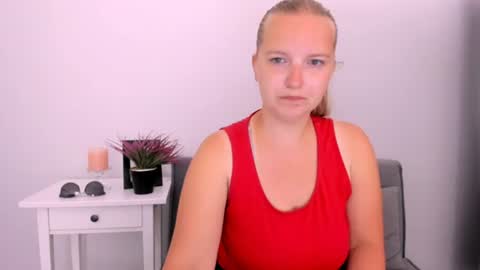 Snapshot of rosehypnotic chatting on July 17, 2026, 7:26 am Rose online show from July 17, 2026, 7:26 am