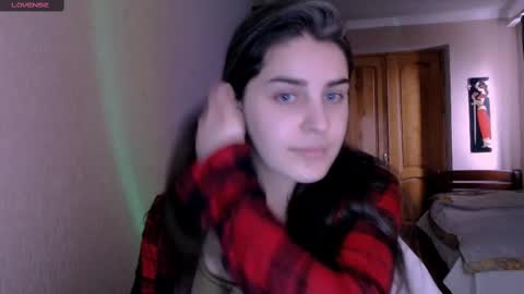 Snapshot of roselina_ chatting on December 20, 2024, 9:43 am Rose online show from December 20, 2024, 9:43 am