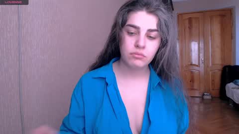 Snapshot of roselina_ chatting on January 4, 2025, 7:03 am Rose online show from January 4, 2025, 7:03 am