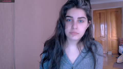 Snapshot of roselina_ chatting on January 7, 2025, 8:24 am Rose online show from January 7, 2025, 8:24 am