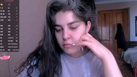 Snapshot of roselina_ chatting on January 21, 2025, 6:43 am Rose online show from January 21, 2025, 6:43 am