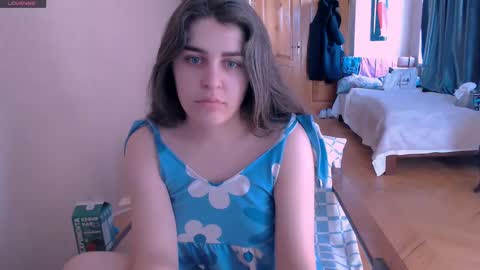 Snapshot of roselina_ chatting on March 6, 2025, 9:36 am Rose online show from March 6, 2025, 9:36 am