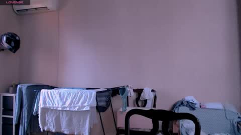 Snapshot of roselina_ chatting on September 28, 2025, 8:09 am Rose online show from September 28, 2025, 8:09 am