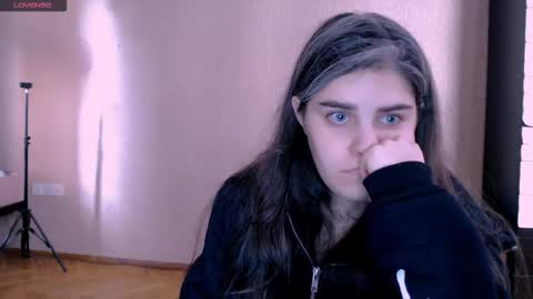 Snapshot of roselina_ chatting on October 1, 2025, 6:52 am Rose online show from October 1, 2025, 6:52 am