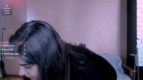 Snapshot of roselina_ chatting on October 3, 2025, 10:23 am Rose online show from October 3, 2025, 10:23 am