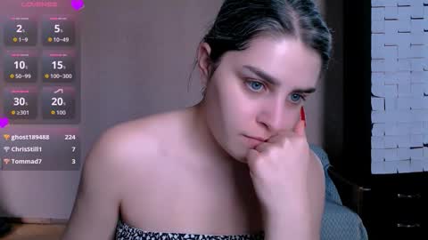 Snapshot of roselina_ chatting on October 15, 2025, 10:26 am Rose online show from October 15, 2025, 10:26 am