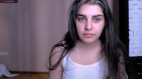 Snapshot of roselina_ chatting on October 21, 2025, 8:26 am Rose online show from October 21, 2025, 8:26 am