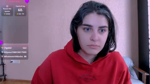 Snapshot of roselina_ chatting on October 27, 2025, 7:01 am Rose online show from October 27, 2025, 7:01 am