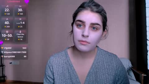 Snapshot of roselina_ chatting on October 28, 2025, 11:25 am Rose online show from October 28, 2025, 11:25 am