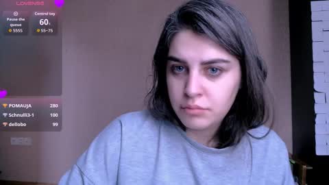 Snapshot of roselina_ chatting on November 4, 2025, 7:18 am Rose online show from November 4, 2025, 7:18 am