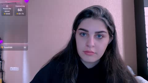 Snapshot of roselina_ chatting on November 11, 2025, 6:13 am Rose online show from November 11, 2025, 6:13 am