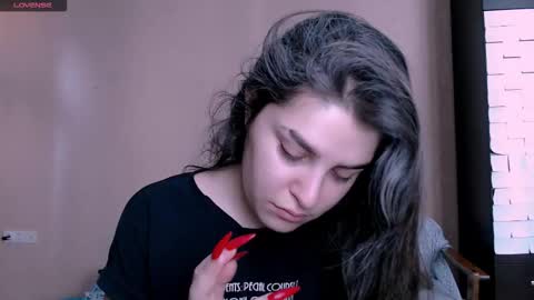 Snapshot of roselina_ chatting on November 17, 2025, 7:47 am Rose online show from November 17, 2025, 7:47 am