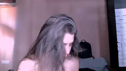 Snapshot of roselina_ chatting on November 18, 2025, 11:03 am Rose online show from November 18, 2025, 11:03 am