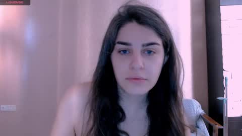 Snapshot of roselina_ chatting on November 20, 2025, 8:14 am Rose online show from November 20, 2025, 8:14 am