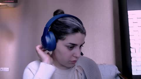 Snapshot of roselina_ chatting on November 22, 2025, 11:09 am Rose online show from November 22, 2025, 11:09 am