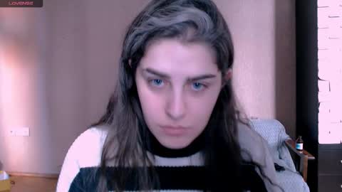 Snapshot of roselina_ chatting on November 25, 2025, 11:21 am Rose online show from November 25, 2025, 11:21 am