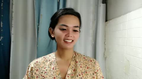Snapshot of rosella_xx chatting on January 25, 2025, 12:37 pm TONETH online show from January 25, 2025, 12:37 pm