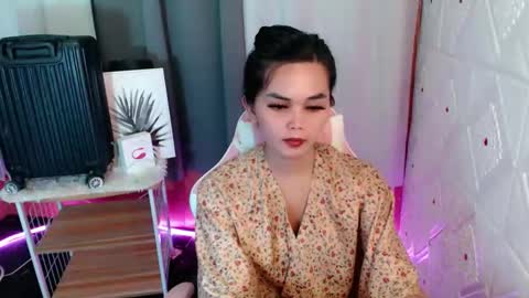 Snapshot of rosella_xx chatting on October 28, 2025, 8:51 am TONETH online show from October 28, 2025, 8:51 am