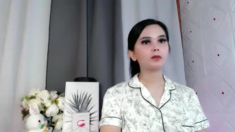 Snapshot of rosella_xx chatting on November 5, 2025, 7:52 am TONETH online show from November 5, 2025, 7:52 am