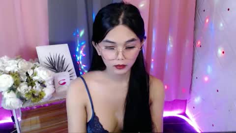 Snapshot of rosella_xx chatting on November 23, 2025, 5:51 am TONETH online show from November 23, 2025, 5:51 am