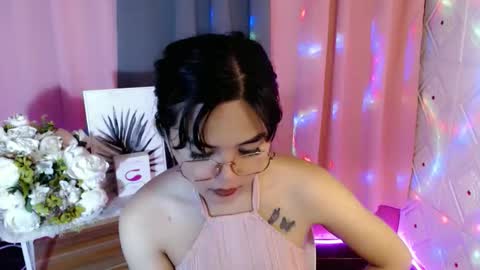 Snapshot of rosella_xx chatting on December 4, 2025, 5:39 am TONETH online show from December 4, 2025, 5:39 am