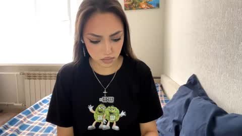 Snapshot of rosenavillifana chatting on October 15, 2025, 10:59 am Mimi online show from October 15, 2025, 10:59 am