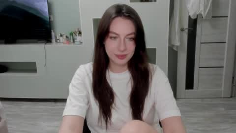 Julia online show from April 24, 2026, 11:40 pm