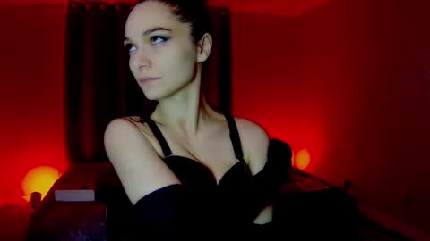 Snapshot of roseredgoddess chatting on December 7, 2024, 3:58 am roseredgoddess online show from December 7, 2024, 3:58 am